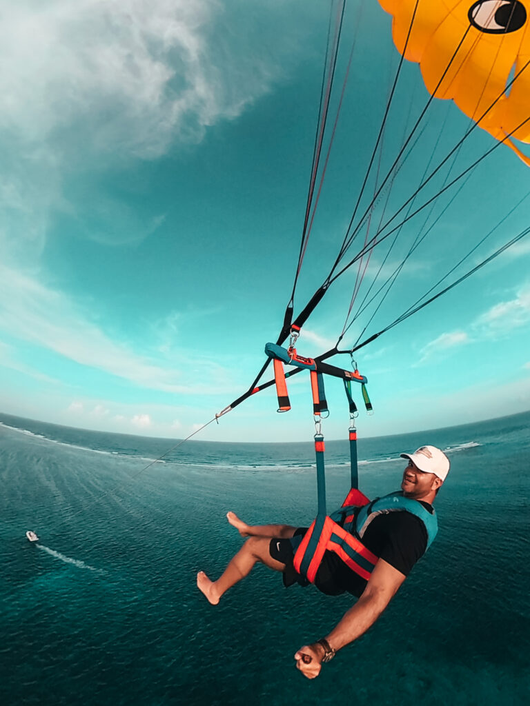 parasailing in belize